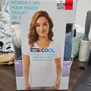 32 Degrees Cool Size M 3 Pack of Scoop Neck T-Shirts